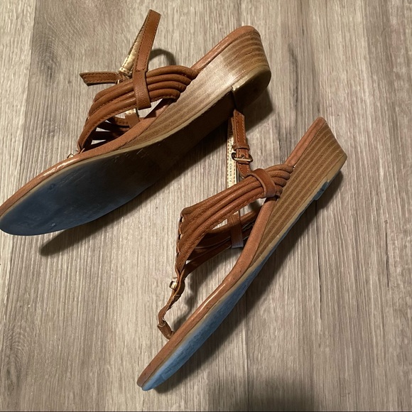 Express Sandals - Picture 2 of 4